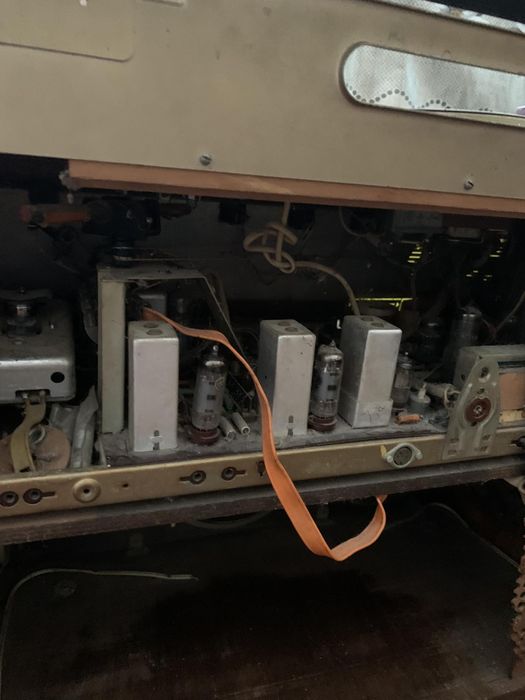 Продам радіолу стару