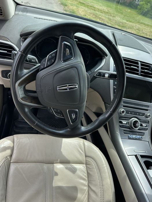 Lincoln MKZ 2.0 EcoBoost - 12 тис. долл.