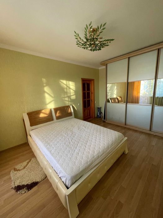 Здається  двух кімнатна  квартира масив Радужний