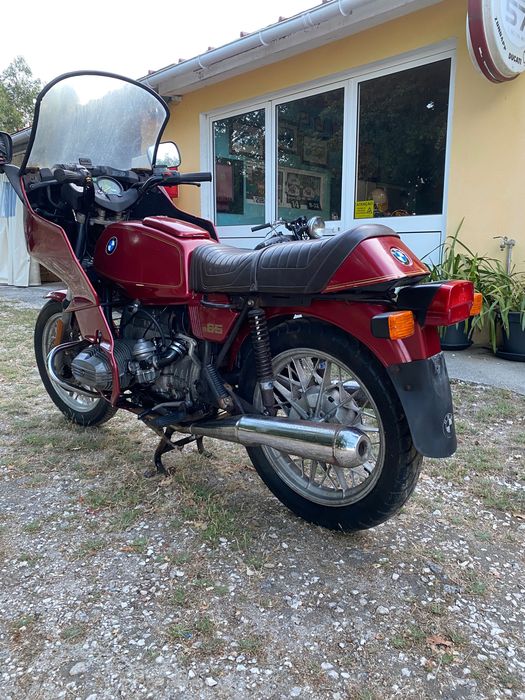 Moto BMW R65 com matrícula nacional
