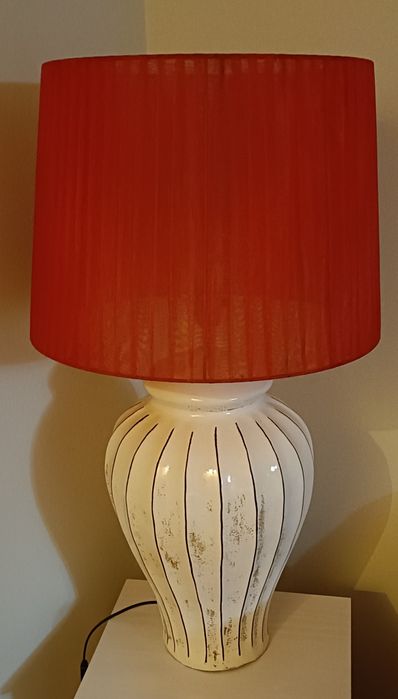 Candeeiro em loiça com abajur