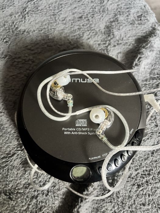 Discman CD Mp3  + ladowarka z 4 akumolatorkami