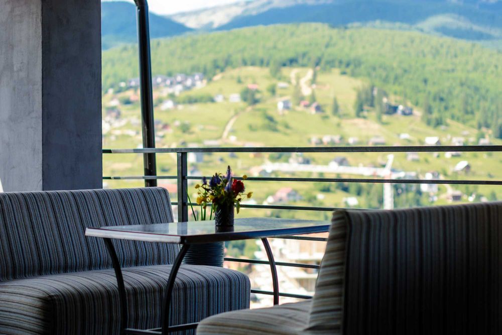 Діючий готель-ресторан в Поляниці