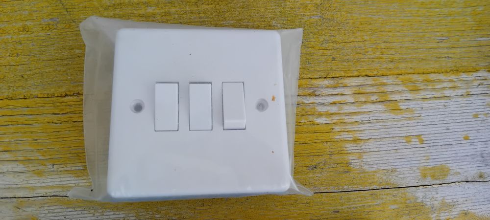 Interruptores/botões e/com tomadas