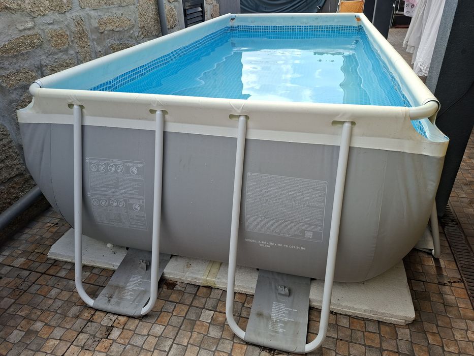 Piscina intex 400x200x100 bom estado
