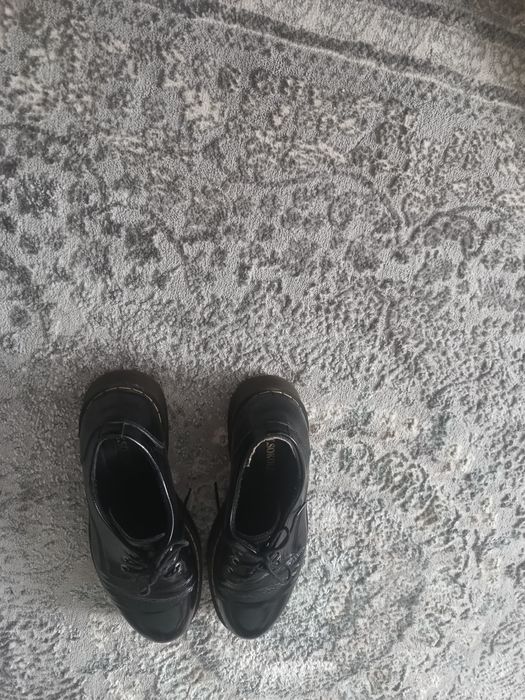 Martensy,glany z  połyskiem skóra rozm 39