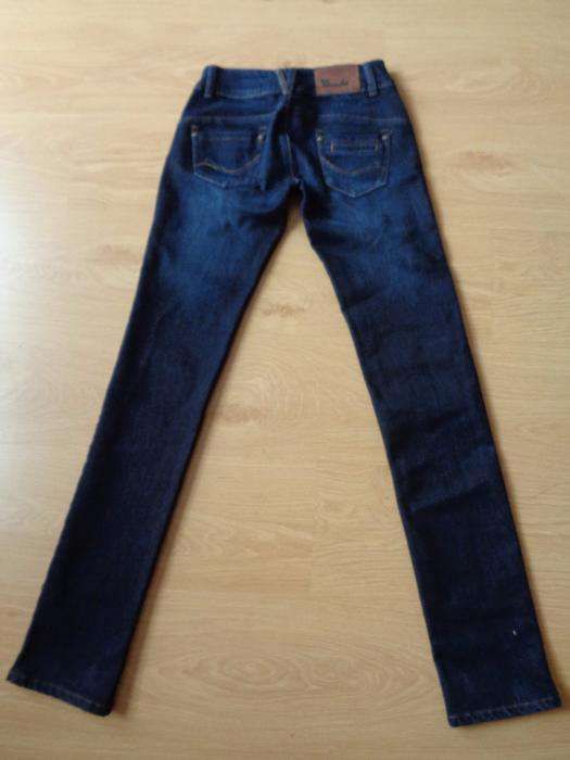 Nowe jeansy, spodnie jeansowe XS