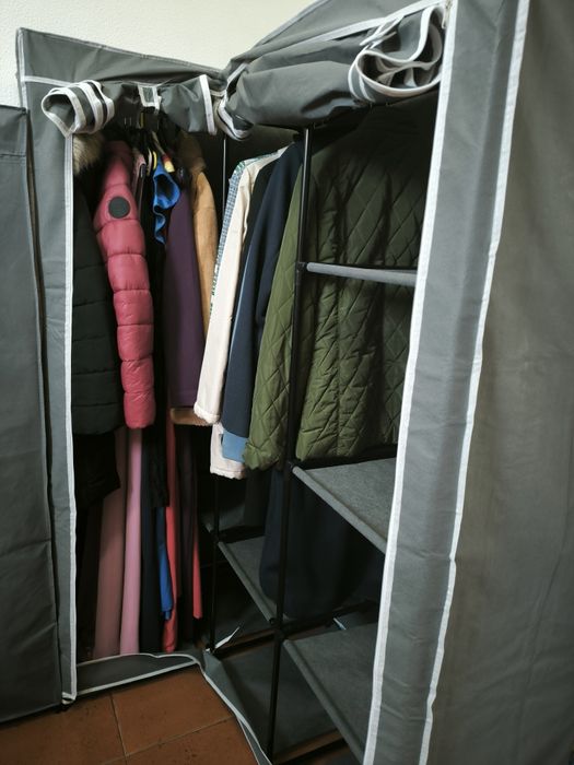 Roupeiro de três portas