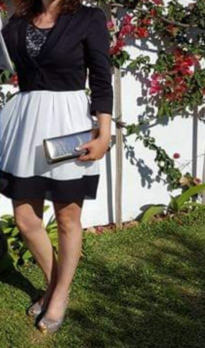 Vestido cintado preto&branco c/ renda