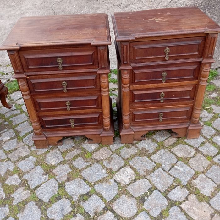 Vendo pare de mesinhas muita bonitas bom estado