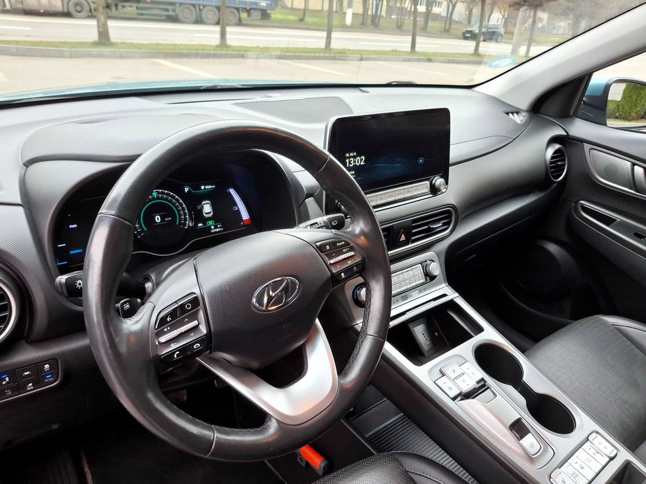 Hyundai Kona Electric. 64 kw.