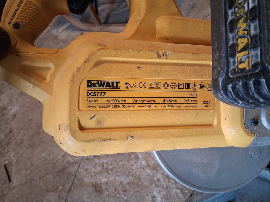 Ukośnica Dewalt DCS777