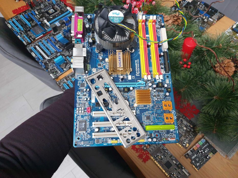 Płyta główna Gigabyte GA-P35-S3L z procesorem intel CORE 2 QUAD Q8200
