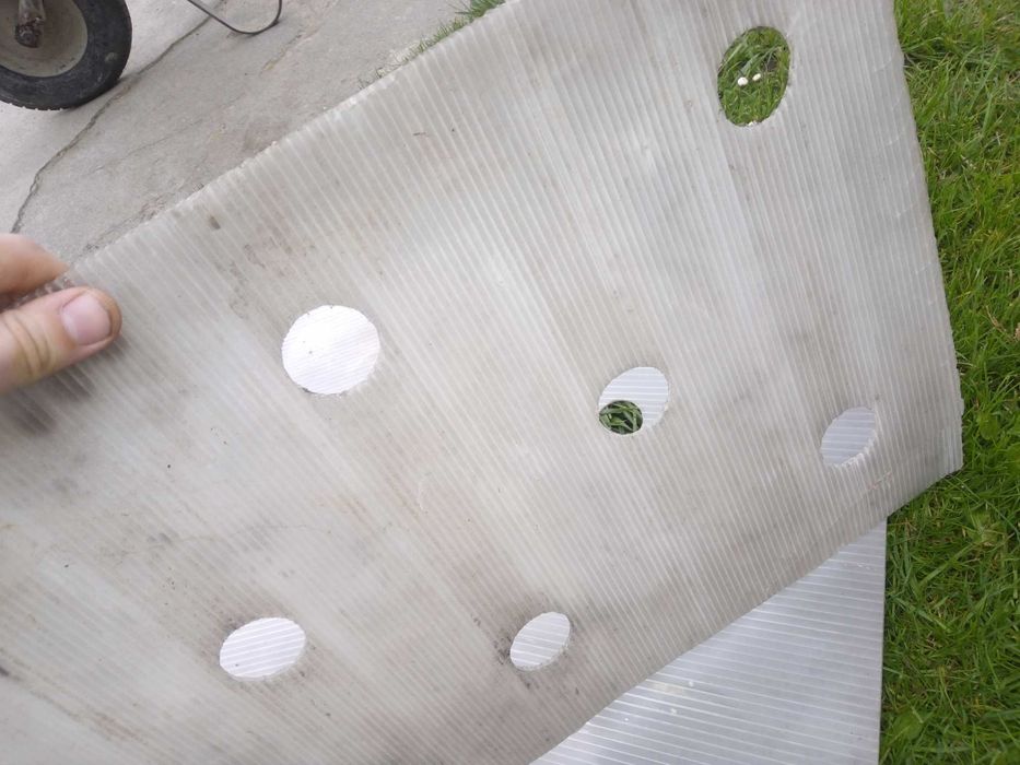 Płyta z tworzywa sztucznego osłona wentylacyjna 58x39cm otwory 30 szt