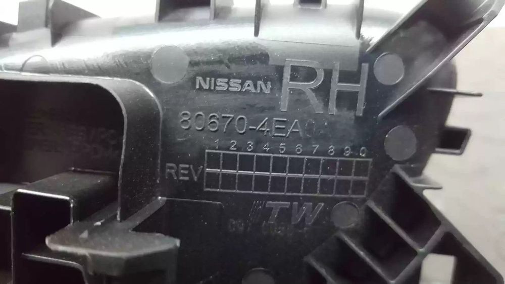 MANIPULO INTERIOR FRONTAL DIREITO NISSAN QASHQAI II TODO TERRENO, FECHADA 2016 -...