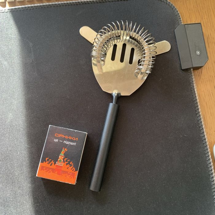 Стрейнер з металевою ручкою для коктейлів бару