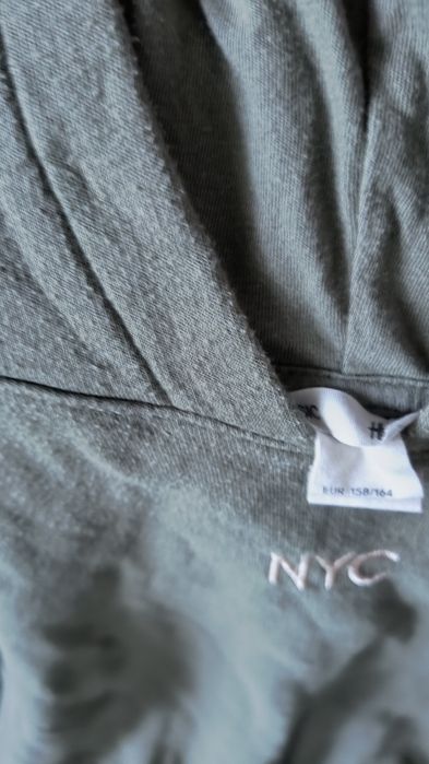 Bluza z kapturem firmy Nyc