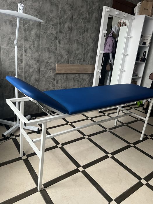 Косметологічна кушетка