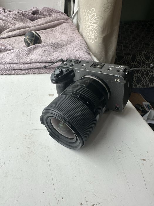 Sony FX3 + Uchwyt XLR (Możliwość kupna samego body) + 2x Tamron + Rode Pro+