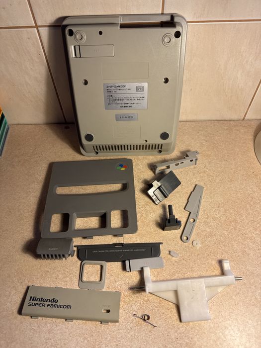 Elementy obudowy Nintendo Super Famicom / SNES