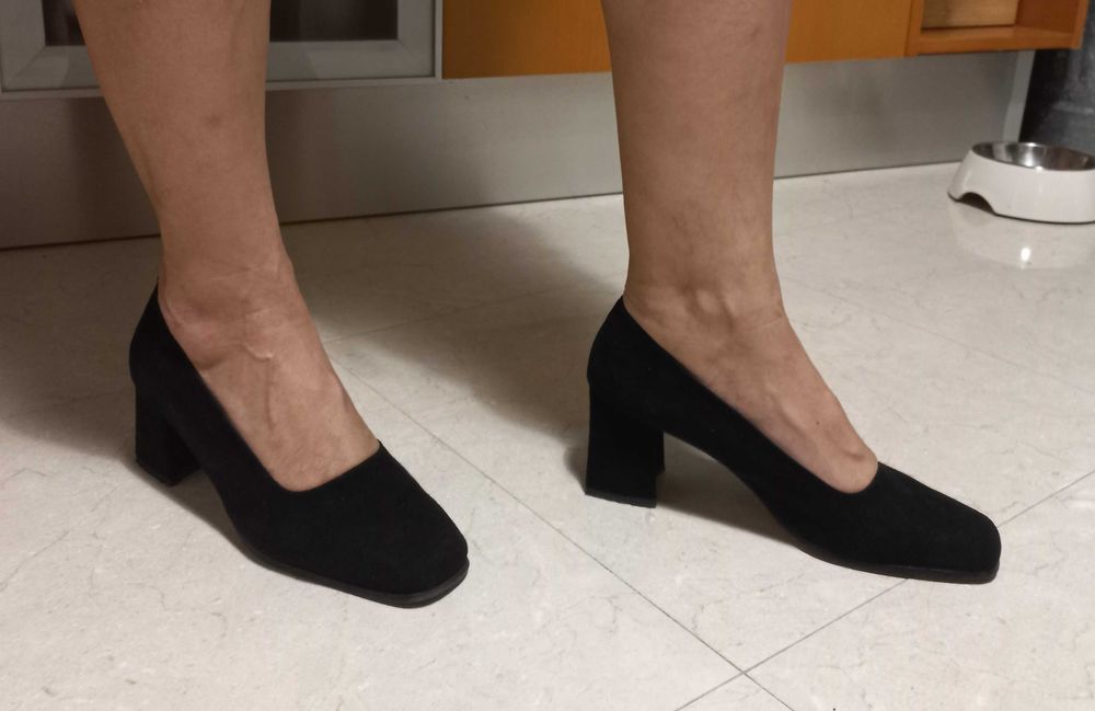 Sapatos clássicos em camurça da Hera 36