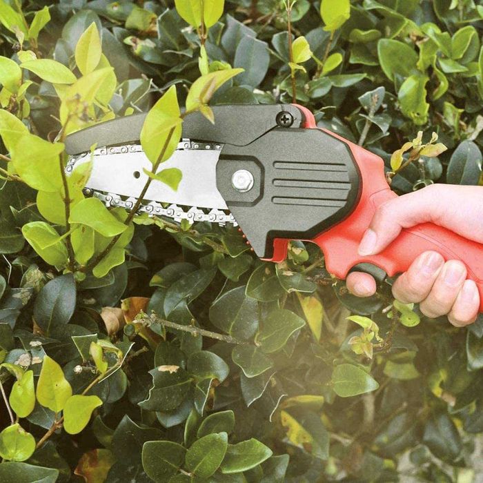 Motosserra de mão a bateria