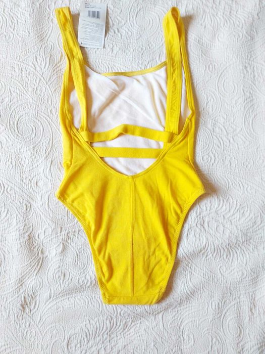 Body amarelo canario