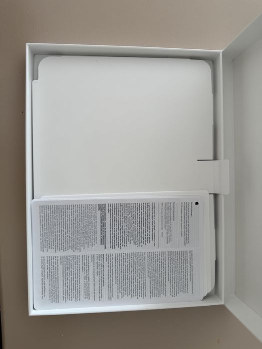 iPad Magic Keyboard Folio 2025