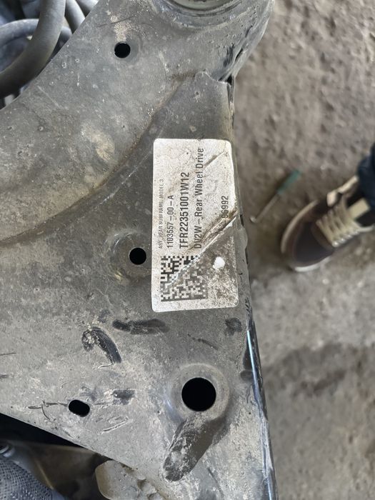 Задній підрамник Tesla model 3