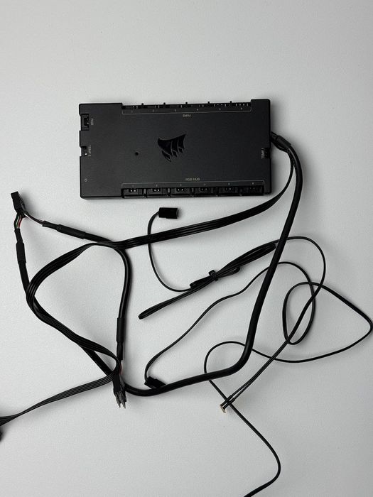 Модуль управління підсвічуванням Corsair iCUE COMMANDER CORE XT