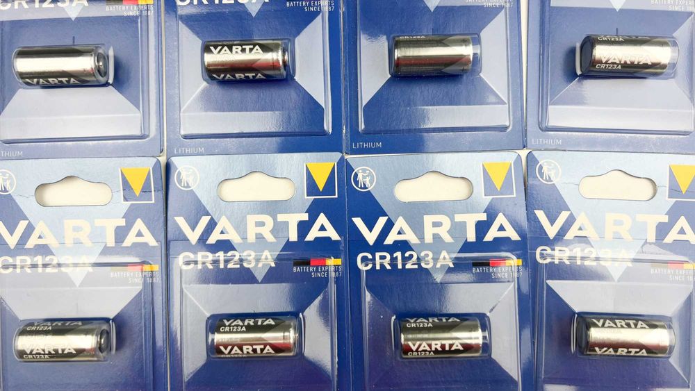 Pilhas Varta CR132A + 2 Recarregáveis + Carregador