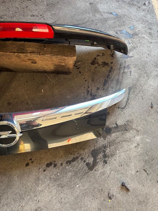Blenda chrom klapy tylnej tył światło stop Opel insignia A kombi z22c