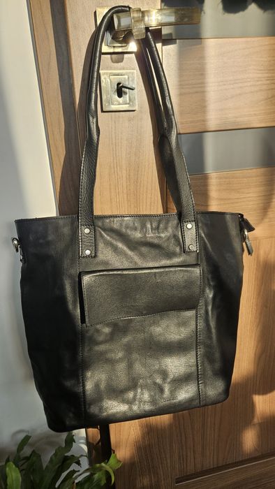 Czarna skórzana torebka Medicine