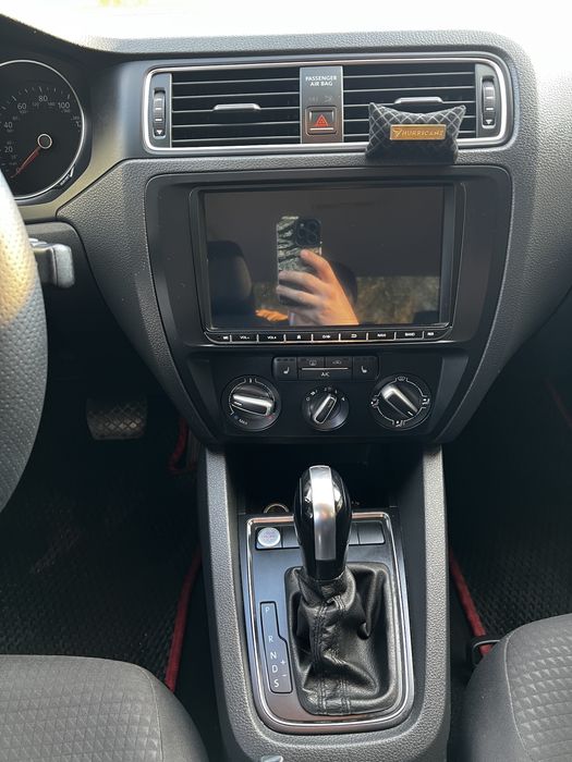Volkswagen Jetta 2015 1.8 бензин Автомат  Aisin