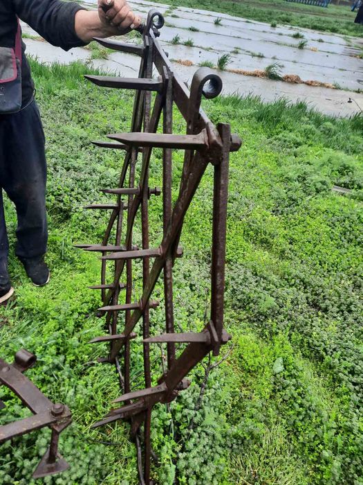 Трактор МТЗ 80 .Борони зубові.