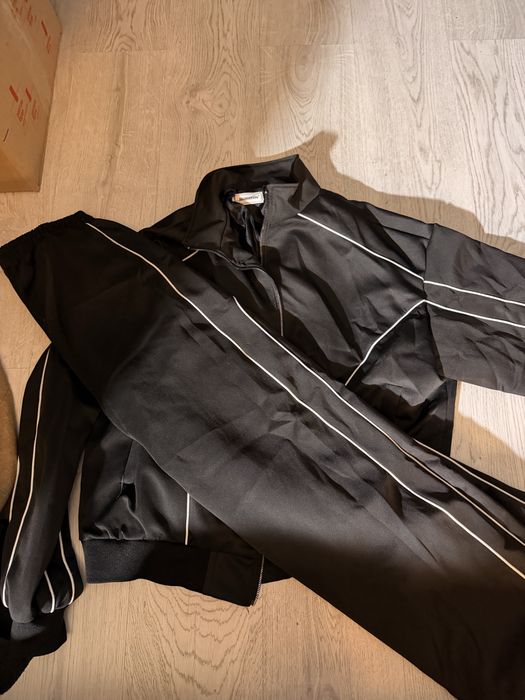 Чоловічий спортивний костюм