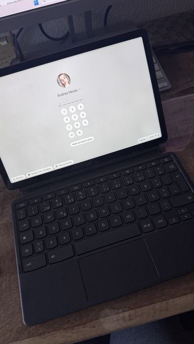 Chromebook Lenovo com caneta