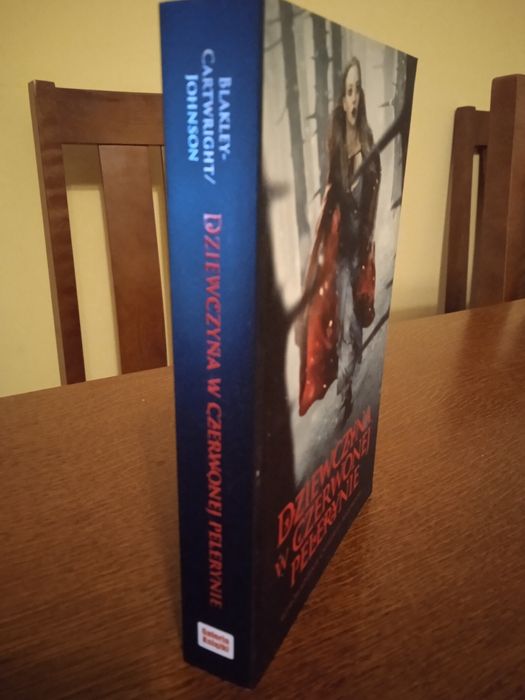 Dziewczyna w czerwonej pelerynie