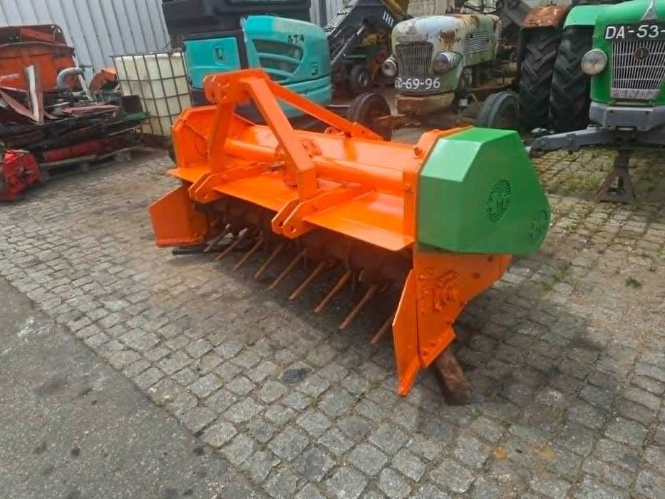 Trituradora de martelos auto alimentador , Milá MOD-MV180 - usada