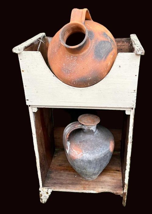 Cantareira antiga em pinho, para bilhas