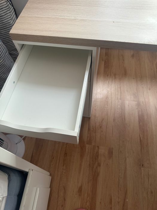 Leżanka Hemnes z 3 szufladami plus dwa materace 20cm plus biurko w zestawie