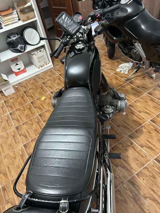 BMW R75/6 de 1975 preta