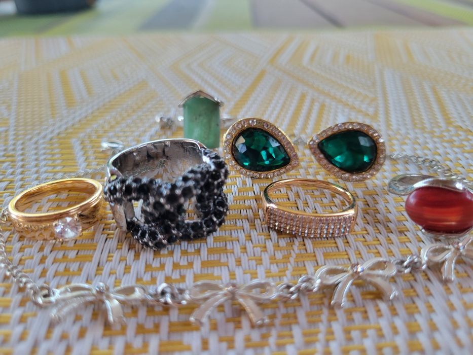 Продаю лот кольца, серги, браслет