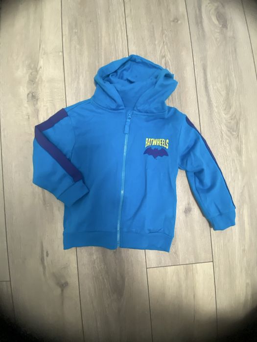 Кофта на замку.