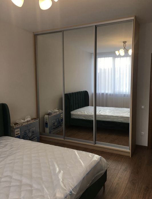 Розсувні двері для шафи купе