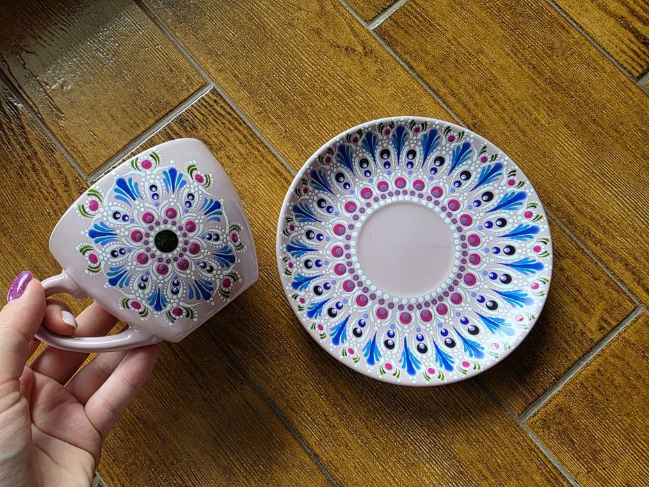 Filiżanki ze spodkiem