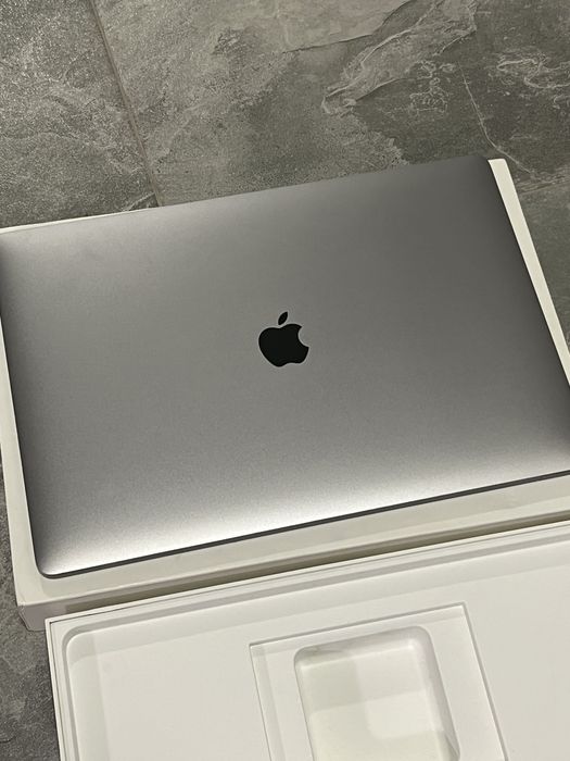Mac Book 15 intel i7 512/16
