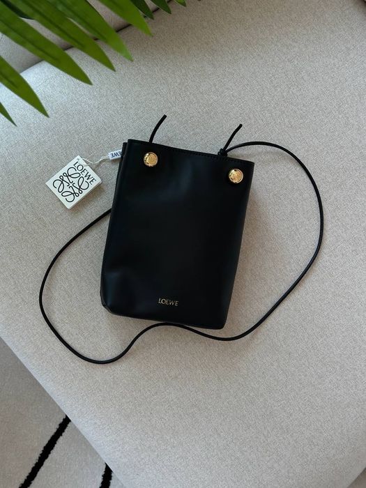 Сумка Loewe Pebble Pouch in Smooth Calfskin Black
