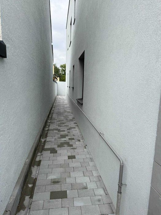 Продаю новий сучасний котедж з правом власності у Львові