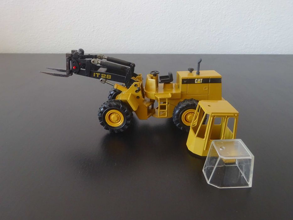 Lote de Miniaturas 1:50 CAT da Joal, Conrad, NZG